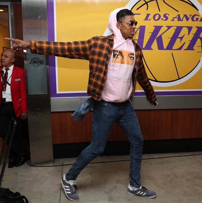 中以一脚裹 中以一脚裹