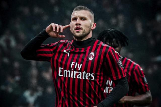 在足球的喧 在足球的喧