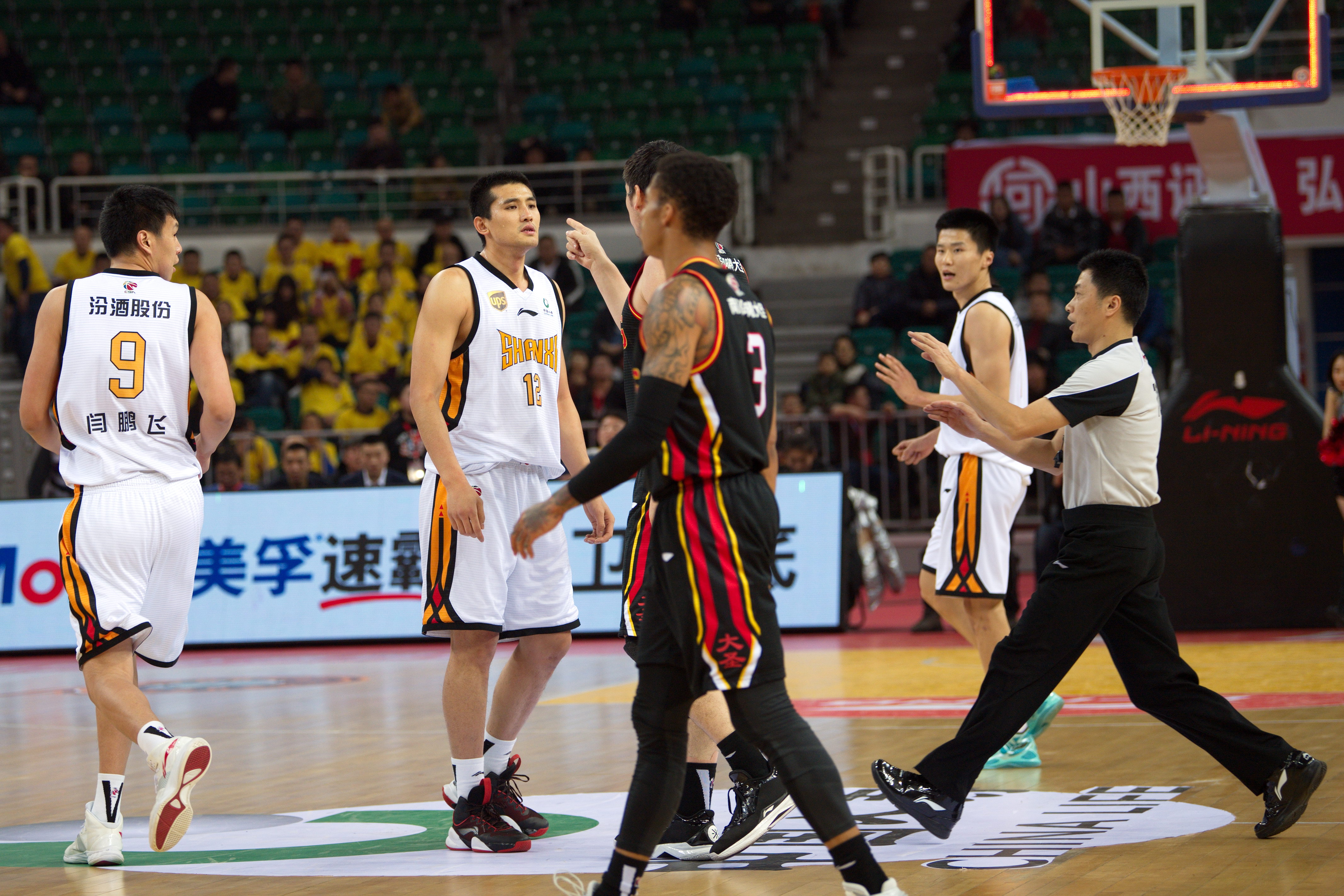 回球弹跳更 回球弹跳更